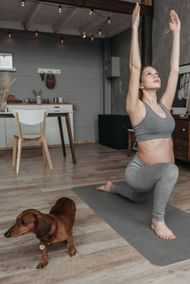 Postpartum exercuse (Image via Pexels)